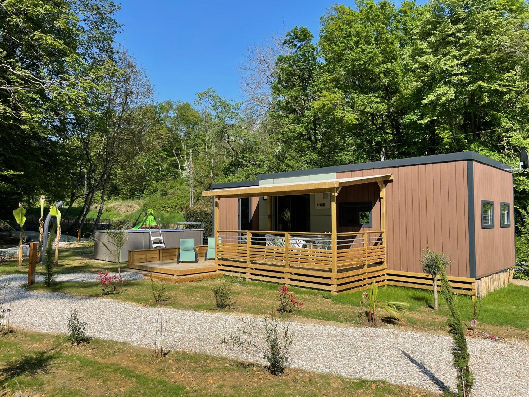 Vinea - Hebergements Touristiques, Terrasse Et Piscine Privative Bourre